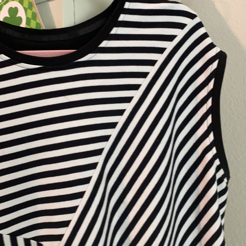 Ladies size 3x sleeveless blouse - Picture 2 of 5